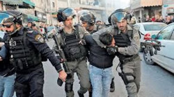 الاحتلال يعتقل خمسة فلسطينيين من الضفة الغربية