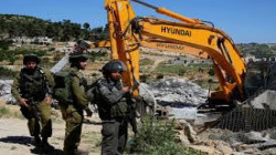 الاحتلال يهدم جزءا من منزل في جبل المكبر و مستوطنون يقتحمون الموقع الاثري في سبسطية