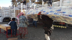 توزيع مواد إيوائية للأسر النازحة والفقيرة بمخيم دار سلم في صنعاء