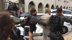 الاحتلال يُبعد 4 مقدسيين عن البلدة القديمة و يواصل عزل 3 أسرى