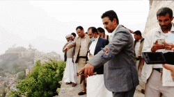 محافظ حجة ونائب وزير الأشغال يتفقدان الطرق المتضررة جراء الأمطار