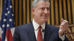  رئيس بلدية نيويورك يحذر من نفاد الإمدادات الطبية في المعركة ضد كورونا