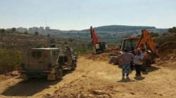  الاحتلال الاسرائيلي يجرف أراضي فلسطينية جنوب الخليل