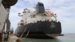 Ship carrying oil derivations arrives in Hodeidah