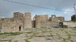 مستشفى عومرة بأرحب يتسلم حاضنات أطفال وجهاز تنفس صناعي