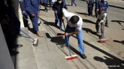 مناقشة تحسين أعمال النظافة بسنحان