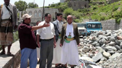 المحافظ الصوفي يتفقد أضرار الانهيارات الصخرية بمدينة حجة