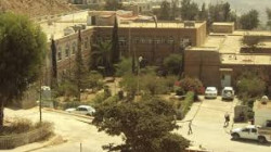 تسليم أدوية ومستلزمات طبية للعاملين بمركز العزل بالمستشفى الجمهوري في المحويت