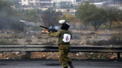 إصابة أربعة فلسطينيين برصاص جيش الاحتلال والعشرات بالاختناق بغازاته