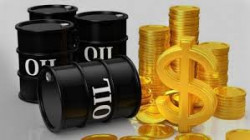 تباين أسعار النفط مع تراجع مخزونات الوقود الأمريكية وزيادة مخزونات الخام