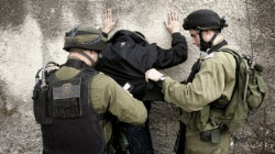 الاحتلال الإسرائيلي يعتقل شابا فلسطينيا ويستدعي آخرين في بيت لحم