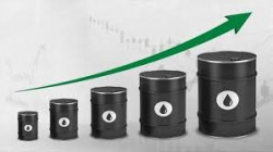 النفط يرتفع بعد تراجع المخزونات الأمريكية في مؤشر على نمو الطلب