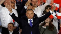 رئيس بولندا يفوز بولاية جديدة