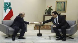 الرئيس اللبناني يقبل استقالة الحكومة ويطلب منها الاستمرار بتصريف الأعمال