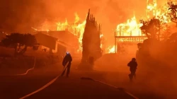 مصرع 6 أشخاص وتدمير 500 منزل جراء الحرائق في ولاية كاليفورنيا الأمريكية
