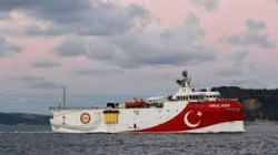 تركيا تمدد عمل سفينة استكشاف بالبحر المتوسط