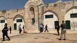 الاحتلال يقتحم باحات المسجد الأقصى وينصب سماعة وأجهزة إلكترونية