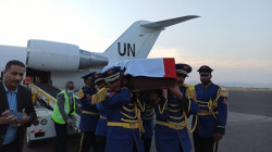 وصول جثمان محافظ البيضاء المنصوري إلى مطار صنعاء