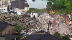 مصرع 10 أشخاص جراء انهيار مبنى في مدينة مومباي الهندية