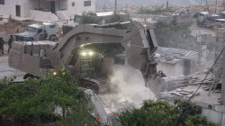 الاحتلال يخطر بهدم منزل مواطن فلسطيني في بلدة يطا جنوب الخليل