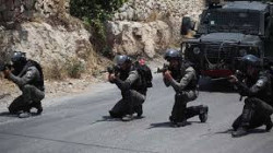 اصابة 12 مواطنا فلسطينيا خلال اقتحام الاحتلال مخيم الأمعري جنوب رام الله
