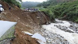 مصرع 15 شخصا وفقدان 27 آخرين في فيتنام جراء الانهيارات الأرضية