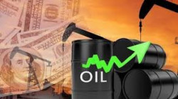 انخفاض أسعار النفط بعد زيادة مفاجئة في المخزونات الأمريكية