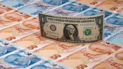 انخفاض قياسي لليرة التركية مقابل الدولار الأمريكي