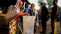 الناخبون في بوركينا فاسو يصوتون لاختيار رئيس ونواب جدد وسط أجواء متوترة
