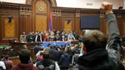 برلمان أرمينيا يبدأ مناقشة إلغاء حالة الحرب