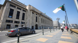 البرلمان الجزائري يصادق على إصلاح اقتصادي يسمح للأجانب بتملك كامل لمشروعات محددة
