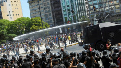 اندلاع اشتباكات في وسط العاصمة الأرجنتينية أثناء مراسم وداع مارادونا