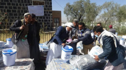 توزيع مساعدات لـ  254  أسرة نازحة بمديرية بني حشيش