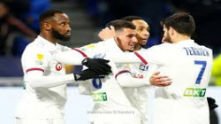 ليون يستعيد صدارة الدوري الفرنسي مؤقتاً بفوزه على بوردو 2-1