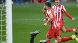 سواريس يقود أتلتيكو للفوز على قادش 4-2 والابتعاد بصدارة الدوري الإسباني