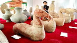 اكتشاف تماثيل وخيول فخارية وسط الصين