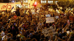آلاف المتظاهرين يطالبون رئيس وزراء الكيان الصهيوني بالرحيل