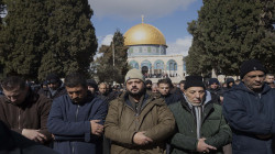 35 ألفا يؤدون صلاة الجمعة في رحاب الأقصى رغم إغلاق الطرق المؤدية إليه