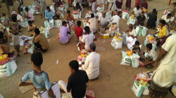 توزيع سلال غذائية للأسر الفقيرة في عبس بحجة