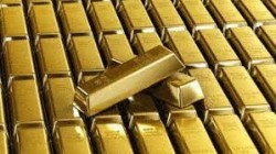 الذهب يقترب من مستوى 1800 دولار مع تراجع الدولار والعوائد الأمريكية