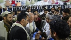 عضو السياسي الأعلى الحوثي يفتتح معارض كسوة العيد للفقراء في إب