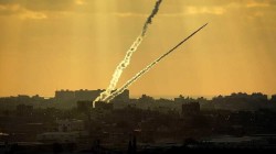 كتائب القسام تفي بوعدها وتستهدف الكيان المحتل بضربة صاروخية وصفارات الإنذار تدوي بالقدس