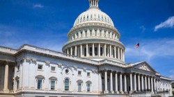 الشيوخ الأمريكي يقر مشروع قانون لرفع السرية عن التقارير حول منشأ كورونا