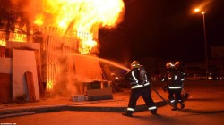 اندلاع حريق هائل في 4 مصانع بمدينة بركة السبع المصرية