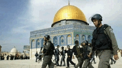 إصابة 10 مقدسيين برصاص الاحتلال في مواجهات عند باب الزاهرة في الأقصى