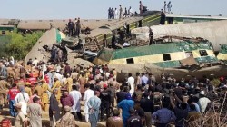 ارتفاع حصيلة ضحايا تصادم قطارين جنوب باكستان إلى 63 قتيلا