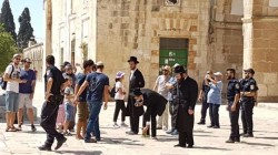 147 مستوطنا يقتحمون باحات الأقصى بحماية الاحتلال