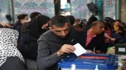 افتتاح صناديق الاقتراع في ايران لاختيار رئيس للبلاد