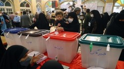 السلطات الإيرانية تمدد التصويت للانتخابات حتى الساعة الـ10 ليلا