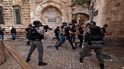 استشهاد ضابط أمن فلسطيني واعتقال 24 آخرين في الضفة